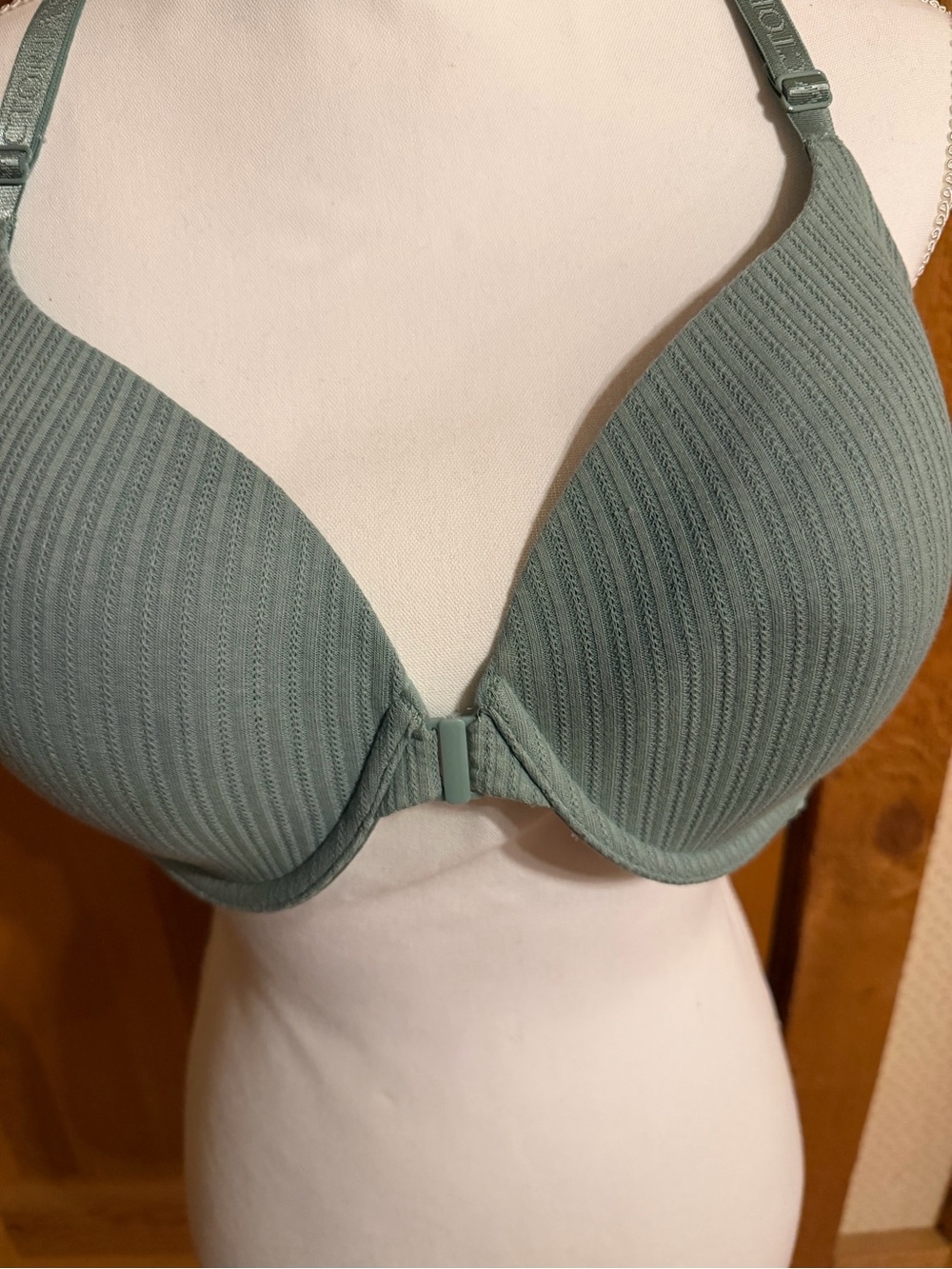 Victoria's Secret Front-Close Racerback Bra in Sage